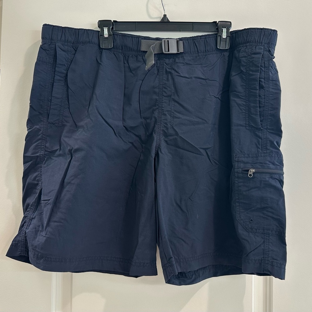 Columbia XL Navy Cargo Shorts with Webbing Belt